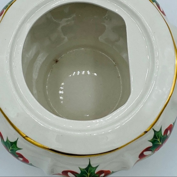 Windsor || "Mini" Teapot with Holiday Holly - Picture 7 of 10